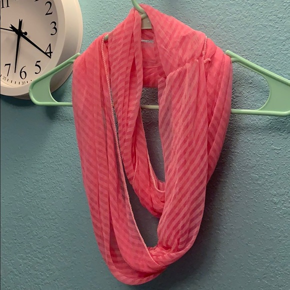 Pink infinity scarf - Picture 2 of 2